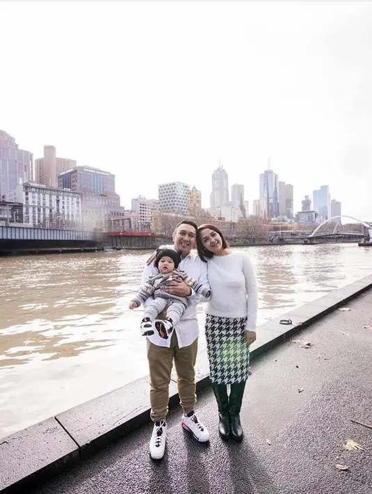 Ogi dan Diana menikah dengan konsep garden party, di Hotel Condrad, Bali. Tidak banyak undangan yang disebar, hanya keluarga dan kerabat dekat yang menjadi saksi pernikahannya. (dok.Pribadi/Bintang.com)