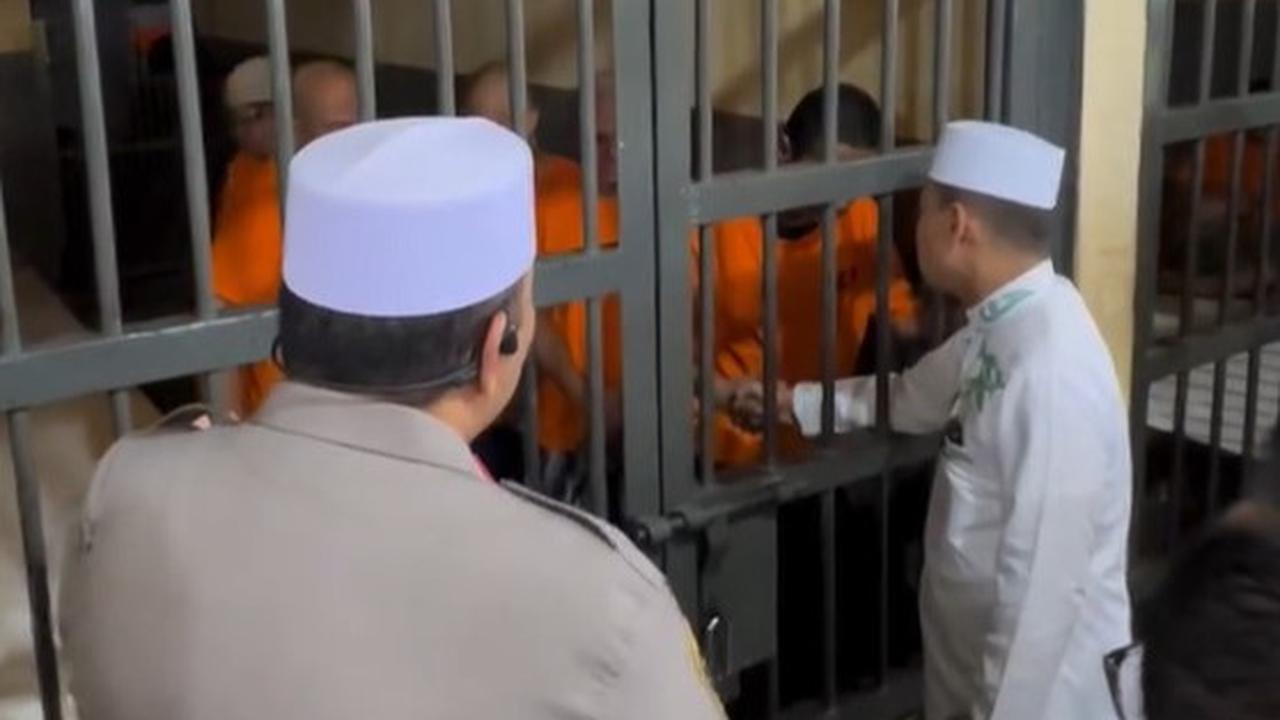 5 Potret Terbaru Vadel Badjiedeh Sebulan Ditahan Polres Jaksel