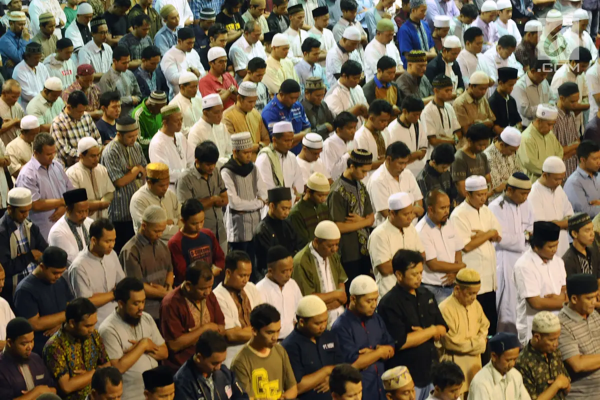 Ribuan Umat Muslim Laksanakan Salat Gerhana di Istiqlal