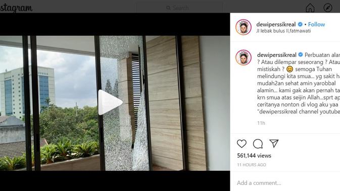 kaca rumah Dewi Perssik pecah (https://www.instagram.com/p/B9E9O77hA5x/)