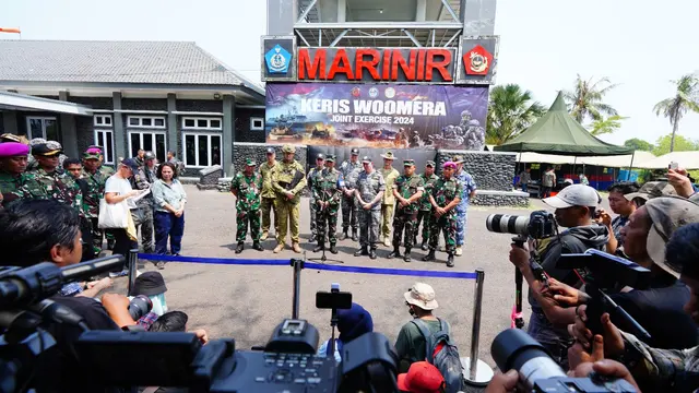 Operasi Gabungan Amfibi dari pasukan Amfibi Marinir TNI AL dan pasukan dari 1st Combat Ground Infantry Battalion Angkatan Darat Australia.
