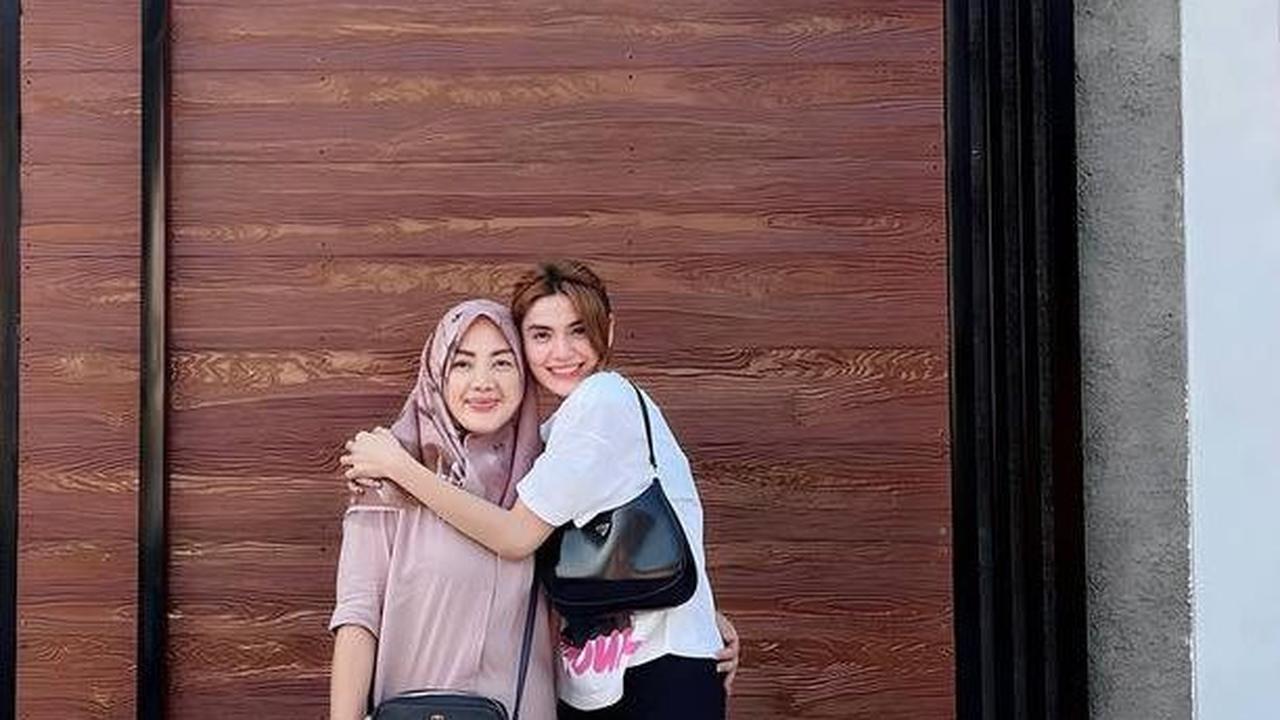 Hilda Bangun Rumah Untuk sang Bunda