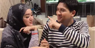 Banyak kabar yang beredar bagi pasangan Lucky Hakim dan Tiara Dewi. Sejak hubungan keduanya mencuat, banyak yang beranggapan pasangan  hanya sebatas setingan.  (Instagram/tiaradewireal)