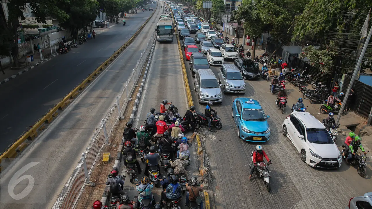 20150925-Razia Jalur Busway-Jakarta