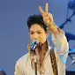 Prince berhenti menggunakan kata-kata kasar di dalam lirik-lirik lagunya karena ingin menghormati semua orang.