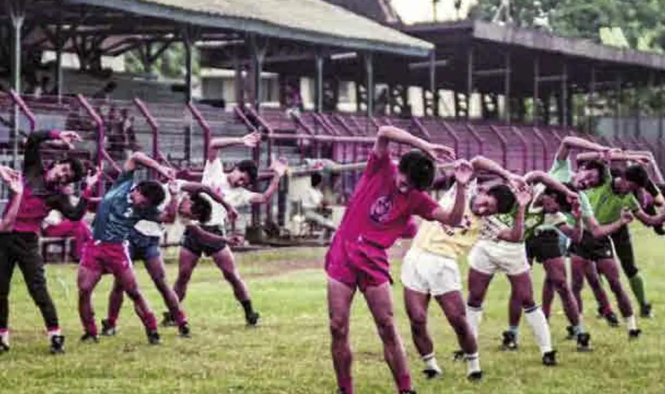 Atas permintaan Presiden Soekarno Persija pindah markas dari Stadion Ikada ke Stadion Menteng pada 1961. Ironisnya pada 2006 stadion yang dijadikan salah satu cagar budaya digusur Gubernur DKI, Sutiyoso. (Repro Buku 60 Tahun Persija)