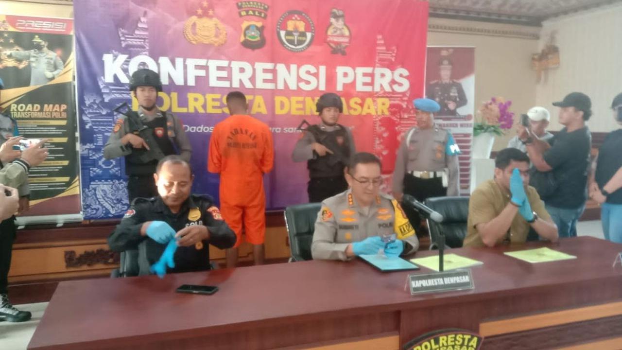 Dari hasil visum, ditemukan beberapa luka pada korban akibat benda tumpul. 

"Memang betul adanya beberapa luka ditemukan karena benda tumpul," ujar Kapolres.