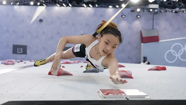 FOTO: Luapan Ekspresi Atlet Panjat Tebing Olimpiade Saat Capai Puncak