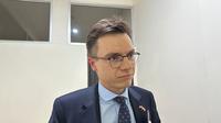 Charge D' Affairs Kedutaan Besar Polandia Maciej Tumulec saat ditemui sejumlah media, Jumat (17/1/2025). (Liputan6.com/Benedikta Miranti)
