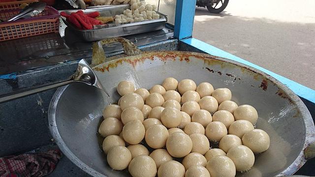 Tahu Bulat (https://commons.wikimedia.org/wiki/user:Armimami)