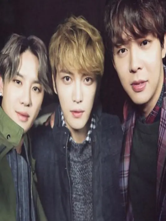 Setelah keluar dari TVXQ, grup JYJ (Jaejoong,Yoochun,Junsu) kembali terlibat skandal. Dalam audio dan video yang dirilis di akun Dispatch, grup tersebut diduga melakukan kekerasan pada penggemar fanatiknya.  (soompi/Bintang.com)