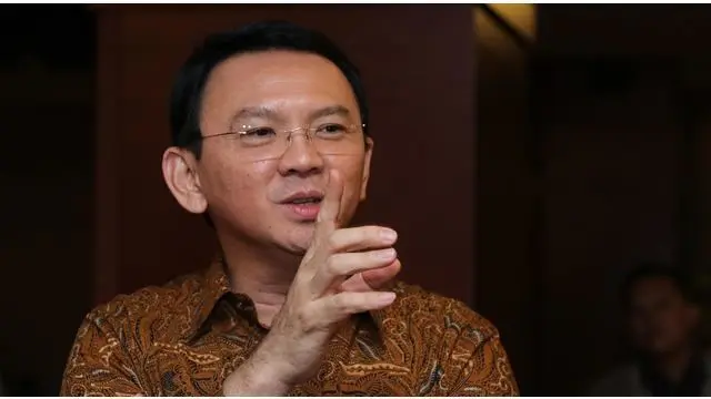 Gubernur Ahok tak mempermasalahkan jika kelak di Jakarta tak ada lagi taksi resmi. Misalnya, pascademonstrasi kemarin taksi konvensional memutuskan membuat aplikasi sehingga berubah menjadi rental perorangan.