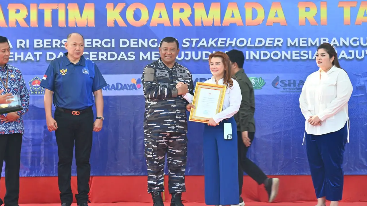 TNI AL bekerjasama dengan Kementerian Kependudukan dan Pembangunan Keluarga/Kemendukbangga BKKBN menggelar bakti sosial bertajuk 'Serbuan Maritim Koarmada RI'.