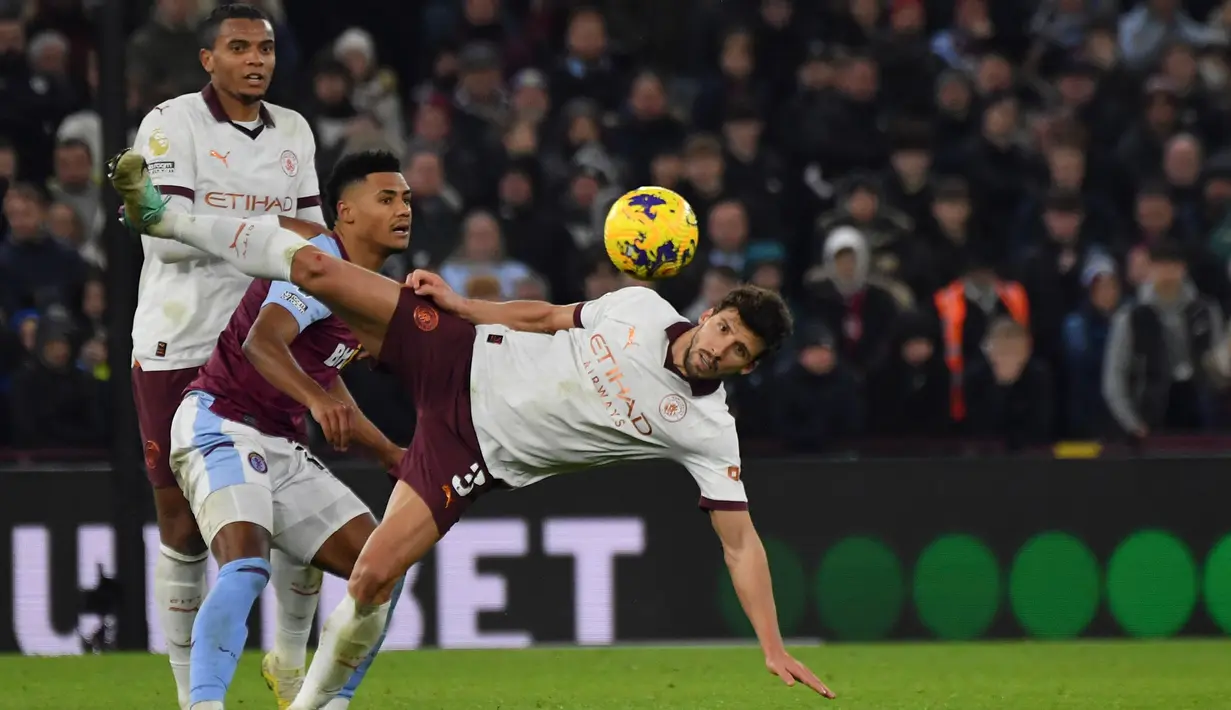 Laga kedua tim di babak kedua masih berjalan cukup seimbang. Namun, akhirnya pada menit ke-74 Bailey berhasil memecah kebuntuan setelah tembakannya mengenai Ruben Dias dan membuat Ederson terperdaya. (AP Photo/Rui Vieira)