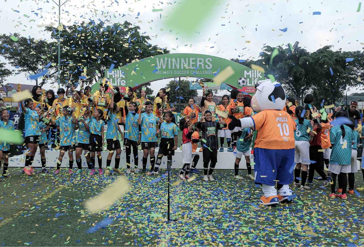 FOTO: Keseruan Murid SD Bermain Bola saat MilkLife Soccer Challenge-Jakarta 2025