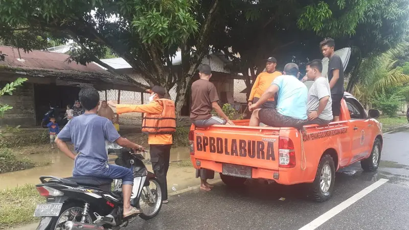 Sungai Merbau di Labuhan Batu Utara Meluap