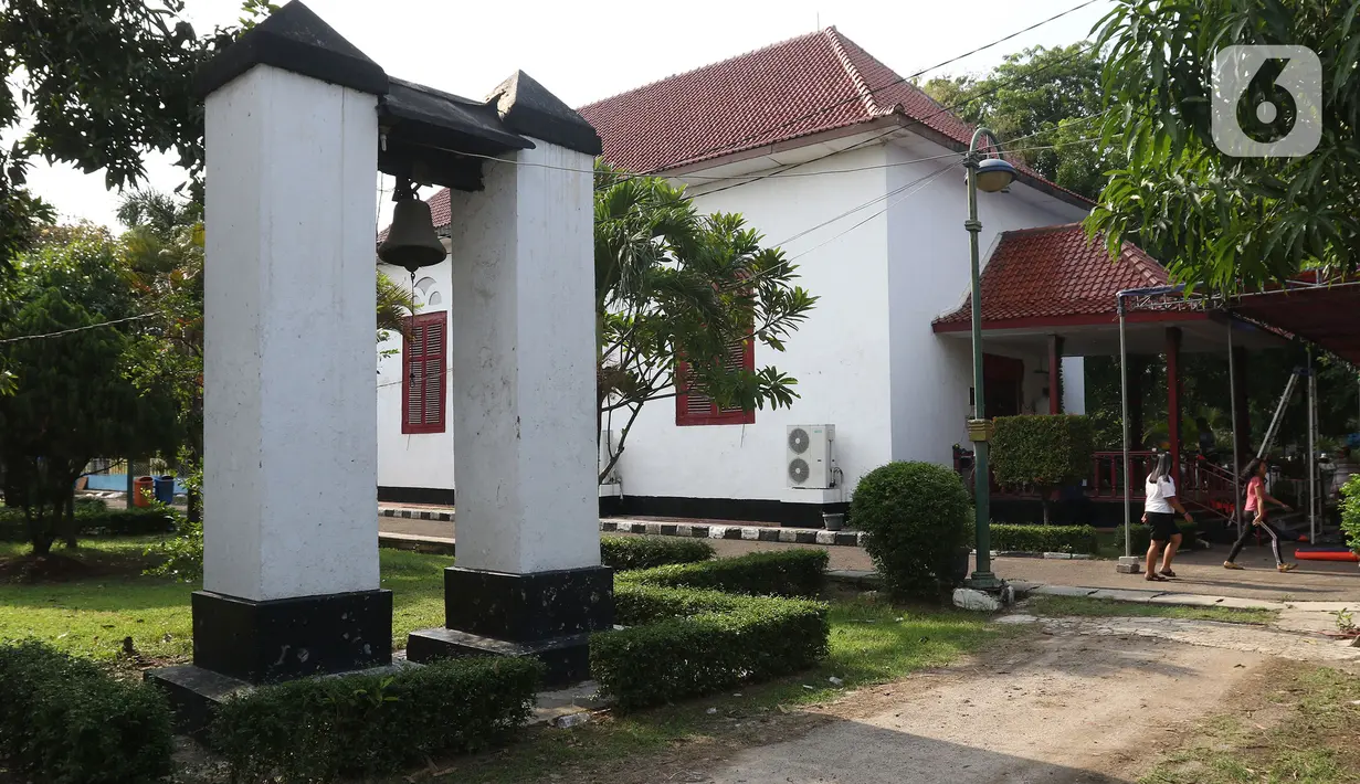 Suasana Gereja Tugu di Jakarta, Senin (23/12/2019). Sejumlah perlengkapan ibadah telah disiapkan untuk menyambut Natal. (Liputan6.com/Herman Zakharia)