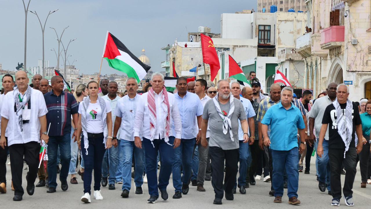 Ribuan orang berunjuk rasa di Havana pada Selasa untuk mendukung warga Palestina dan menuntut pengakhiran agresi Israel, dalam sebuah aksi yang dipelopori oleh Presiden Kuba Miguel Diaz-Canel. (Foto: X @DiazCanelB)