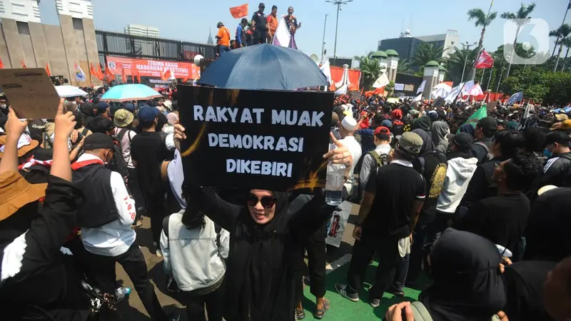 Massa Mulai Padati Depan Gedung DPR/MPR RI