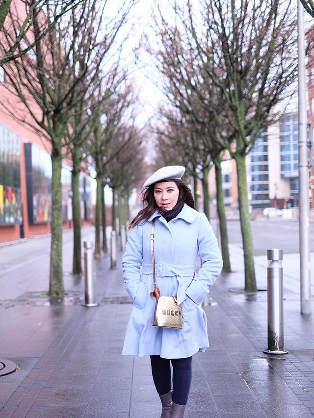 7 Potret Nurbaeny Janah, Asisten Hotman Paris Saat Liburan