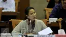 Menteri BUMN, Rini Soemarno mengikuti rapat kerja dengan Komisi VI DPR di Kompleks Parlemen, Jakarta, Kamis (1/10/2015). Rapat membahas usulan Penyertaan Modal Negara (PMN) pada RAPBN 2016 dan Usulan Dividen TA 2016. (Liputan6.com/Johan Tallo)
