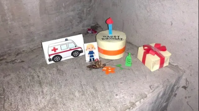 Bukannya Jijik, Pria Ini Malah Lakukan Aksi Kocak Saat Temukan Kecoak Mati