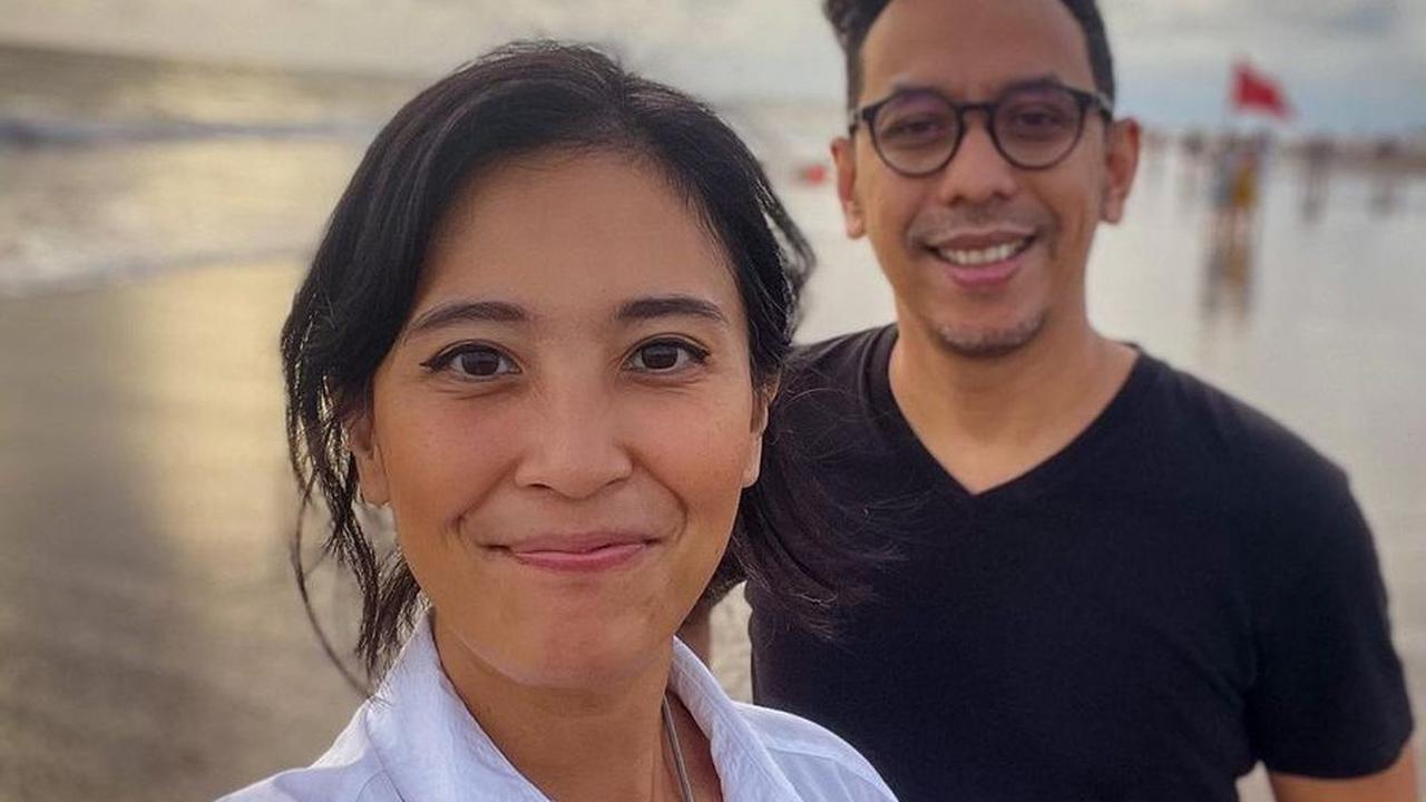 Tak sedikit dari para fans dan netizen yang ikut menyampaikan selamat Natal buat Pongki dan keluarga.<br>
