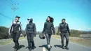 Touring bersama sahabat, keempatnya bergaya kompak dan stylish. Tampilannya terlihat begitu profesional. [Foto: instagram/ Duma Riris]