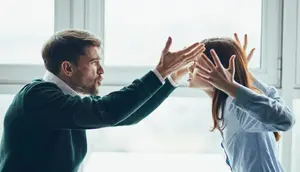 Jangan Cuma Lihat Cara Pasangan Memperlakukan saat Jatuh Cinta