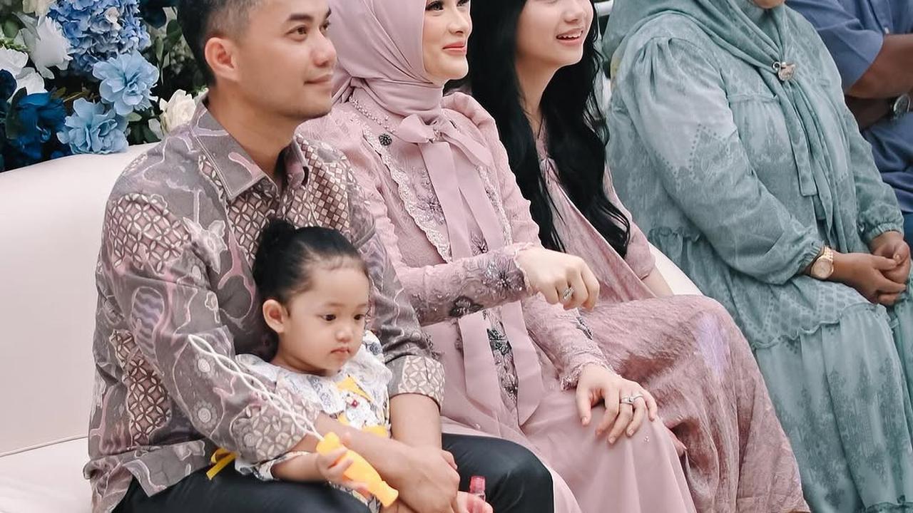 Potret Acara Tasyakuran 7 Bulan Kehamilan Zaskia Gotik, Tampil Cantik dengan Gamis Pink Berpita