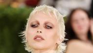 Dari riasan gothic hingga tatanan rambut wet look, semua terangkum dalam red carpet Met Gala 2026.