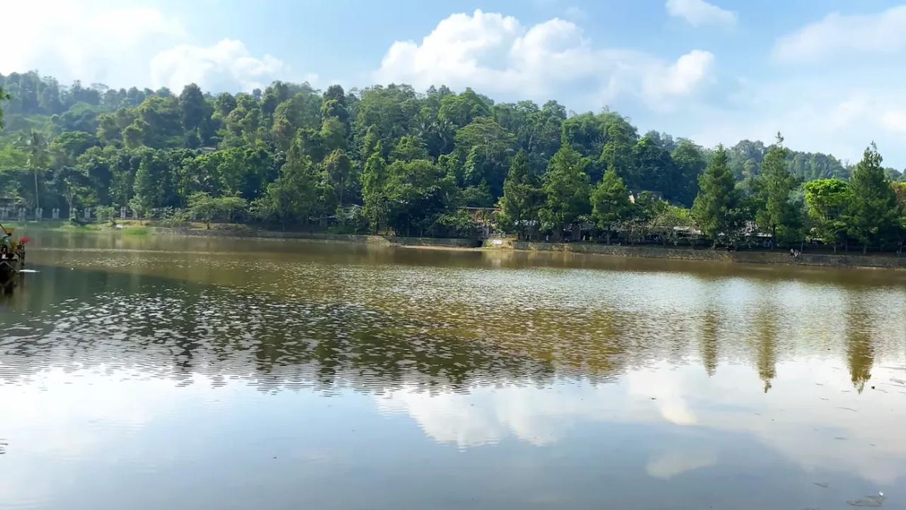 Dirikan Pesantren Saung Agung