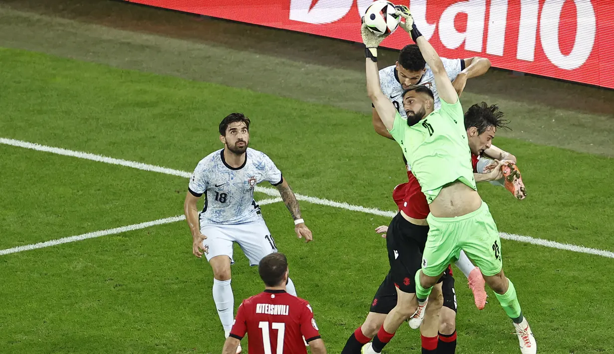 Sedangkan Portugal tetap berada di puncak klasemen grup F Euro 2024 dan sudah tentukan kelolosan sejak laga kedua. (KENZO TRIBOUILLARD / AFP)