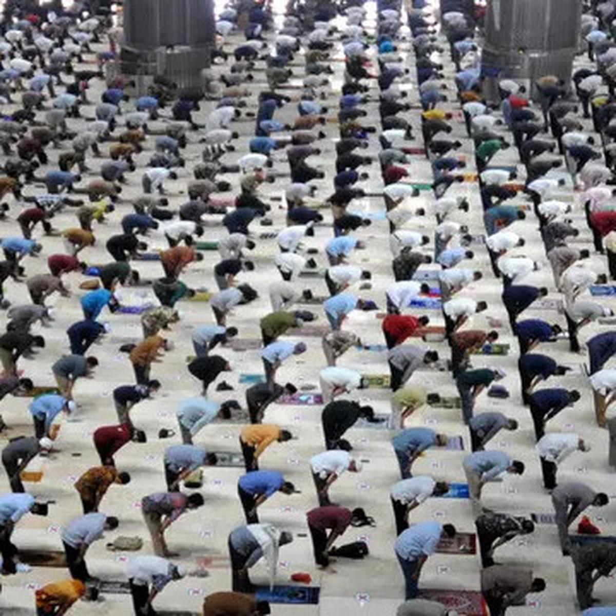 Niat dan Tata Cara Sholat Tarawih di Bulan Ramadhan 2025, Lengkap dengan Keutamaannya
