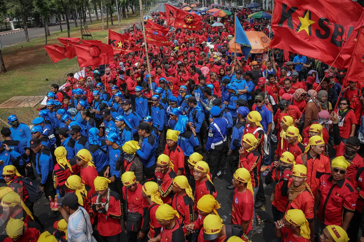 20151015-Ribuan Buruh Kepung Istana Tolak Kebijakan Ekonomi Jilid IV -Jakarta