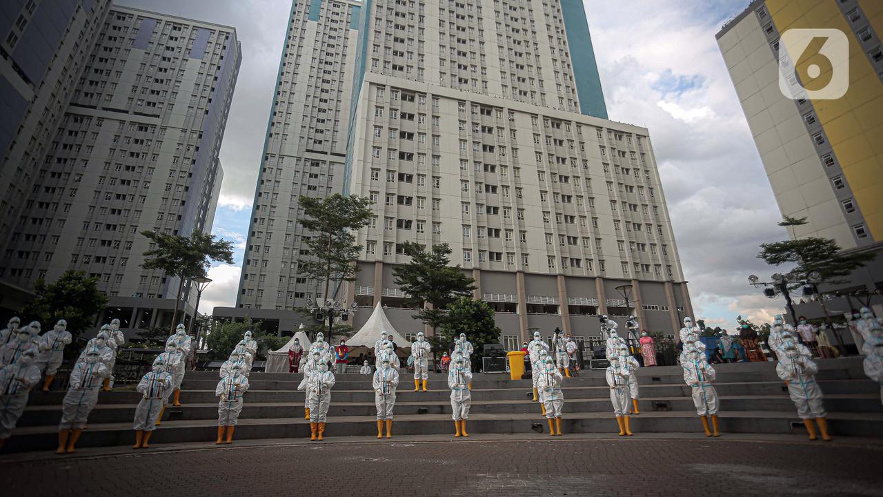 FOTO: Nakes dan Pasien COVID-19 Main Angklung Peringati 1 Tahun RSDC Wisma Atlet