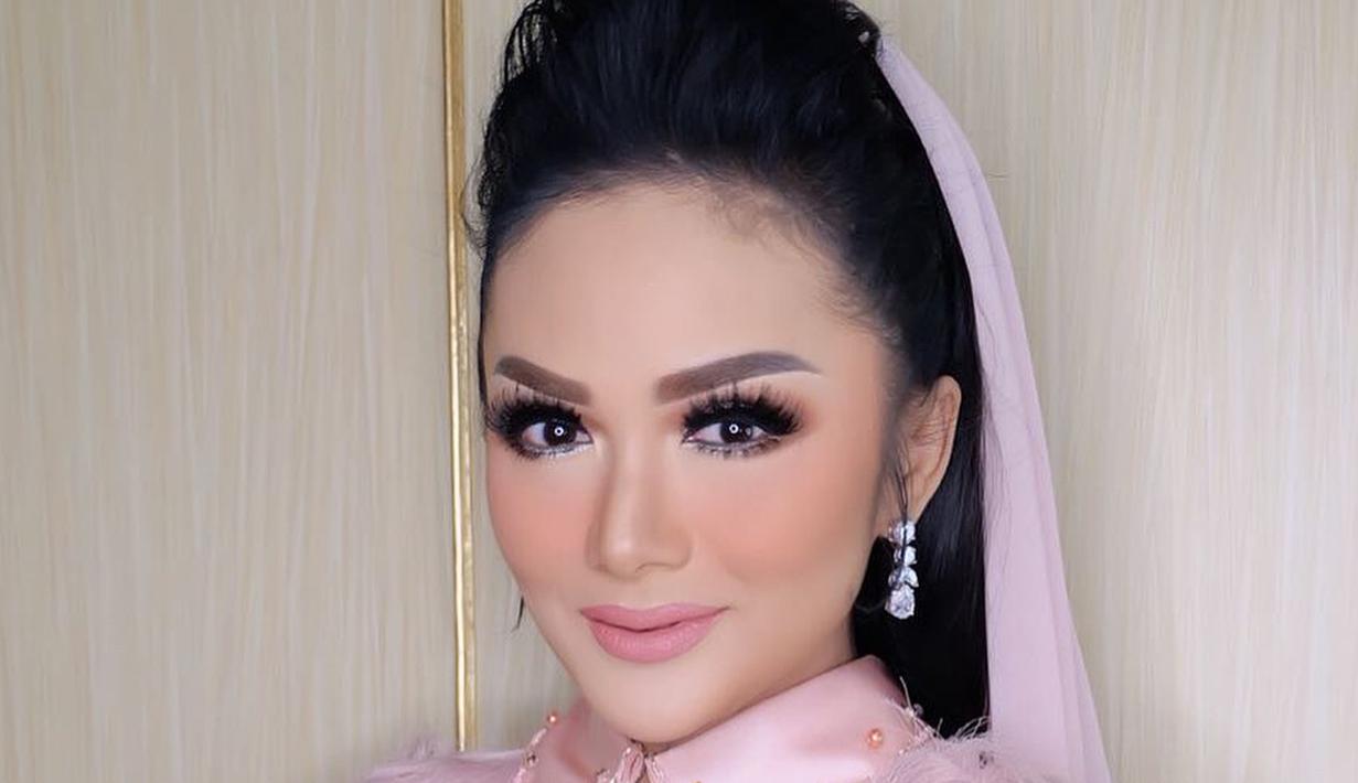 Krisdayanti Dapat Kartu Ucapan Idul Fitri dari Presiden 