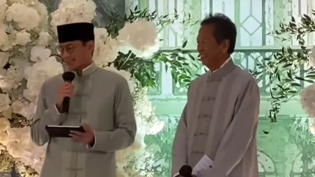 Jadi Wakil Keluarga, Sandiaga Uno Padukan Peci dan Cheongsam di Lamaran Keponakannya dengan Rio Haryanto