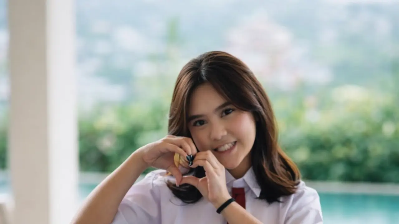 Ziva Magnolya tampil dengan seragam SD. [@zivamagnolya]