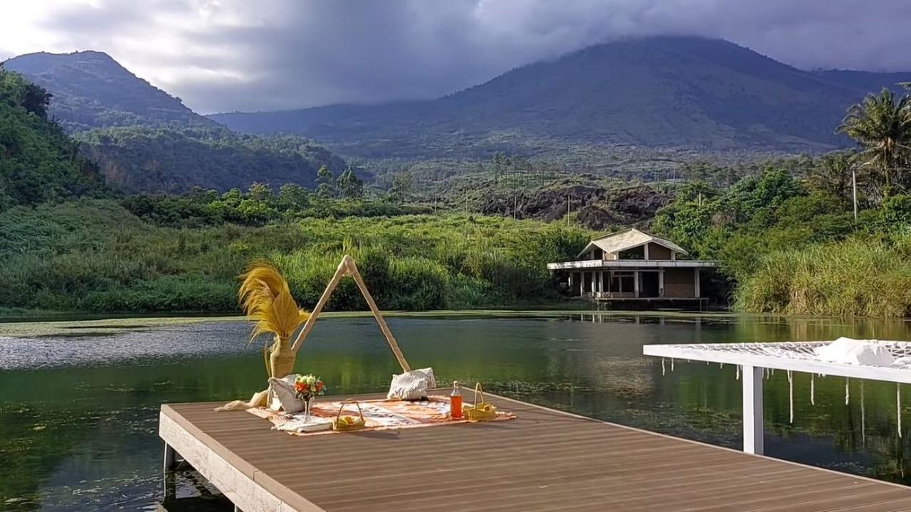 Mengunjungi Kafe Balong di Garut, Bisa Ngopi Sambil Menikmati Pemandangan Danau dan Gunung yang Memesona