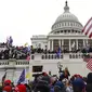 Banner Infografis Rusuh di Capitol Hill AS. (AP Photo/Shafkat Anowar)