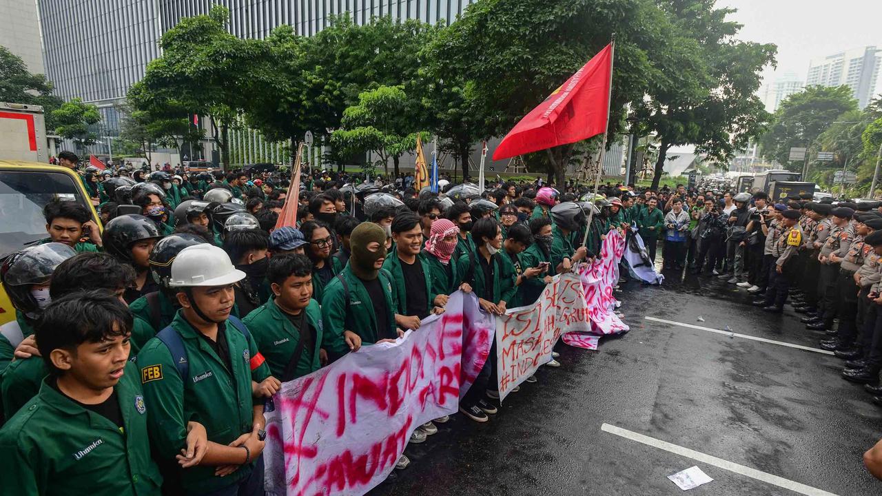 FOTO: Mahasiswa  Gelar Aksi di Jalan Sudirman Jakarta  Suarakan Sejumlah Isu Nasional