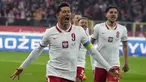 Penyerang Polandia Robert Lewandowski merayakan gol yang dicetaknya ke gawang Swedia pada final play-off jalur B kualifikasi Piala Dunia 2022 zona Eropa di Silesian Stadium, Rabu (30/3/2022) dini hari WIB. Polandia mengunci tiket ke Piala Dunia 2022 usai menekuk Swedia 2-0. (AP/Czarek Sokolowski)
