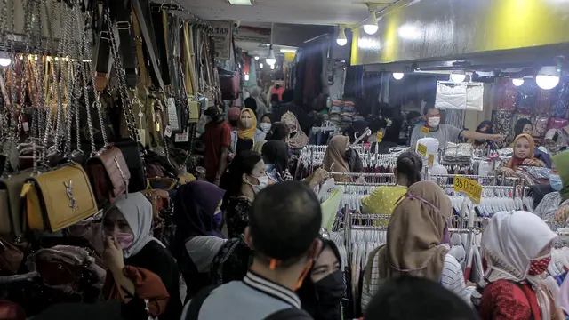 Situasi Pasar Anyar atau Pasar Kebon Kembang, Bogor, jelang lebaran di tengah pandemi Corona. (Liputan6.com/Achmad Sudarno)