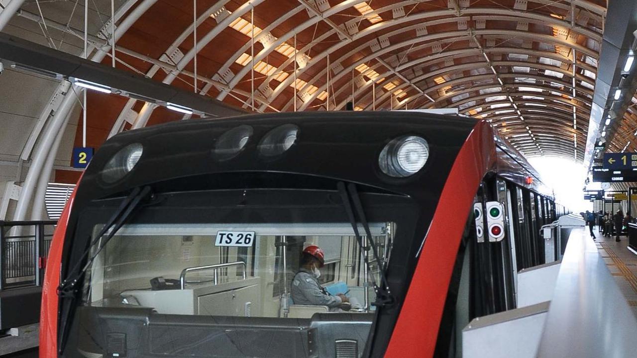 Pintu LRT Jabodebek Tak Bisa Ditutup Hingga AC Mati, KAI Minta Maaf