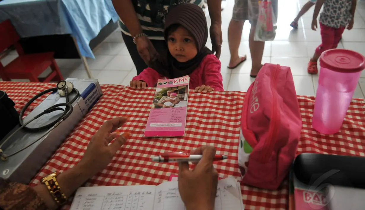 Revitalisasi Pos Pelayanan Terpadu (Posyandu) perlu dilakukan sehingga tidak hanya menjalani fungsi pemantauan tetapi juga penyuluhan. (Liputan6/JohanTallo)