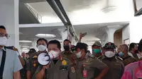 Suasana Pasar Johar, Saat satpol PP Kota Semarang mengimbau kepada pedagang untuk menempati lapak yang sudah disediakan,(Foto : IST)