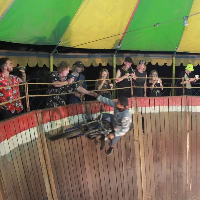 11 Potret Ekstrem Tong Setan, Para Joki Seperti Lupa Rasanya Ketakutan