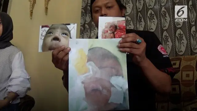 Bayi berusia 5 bulan di Pekalongan, Jawa Tengah diduga menjadi korban malapraktik RSUD Kajen. 

Usai menjalani perawatan dalam Inkubator dan diberi selang pernafasan, hingga akhirnya terjadi pendarahan pada sekat hidung. Setelah selang dilepas, lub...