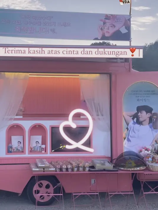 Park Bo Gum mengunggah foto kiriman food truck dari penggemar Idnonesia. dia menulis caption dalam Bahasa Indonesia. "Terima kasih atas cinta dan dukungan," tulisnya. (Foto: Instagram/ bogummy)